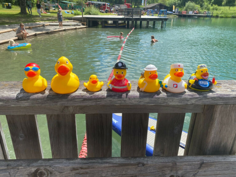 ​Abschlussfest am Tristacher See - Enten der Blaulicht Charity-Aktion wurden auf ihren ersten Schwimmausflug geschickt